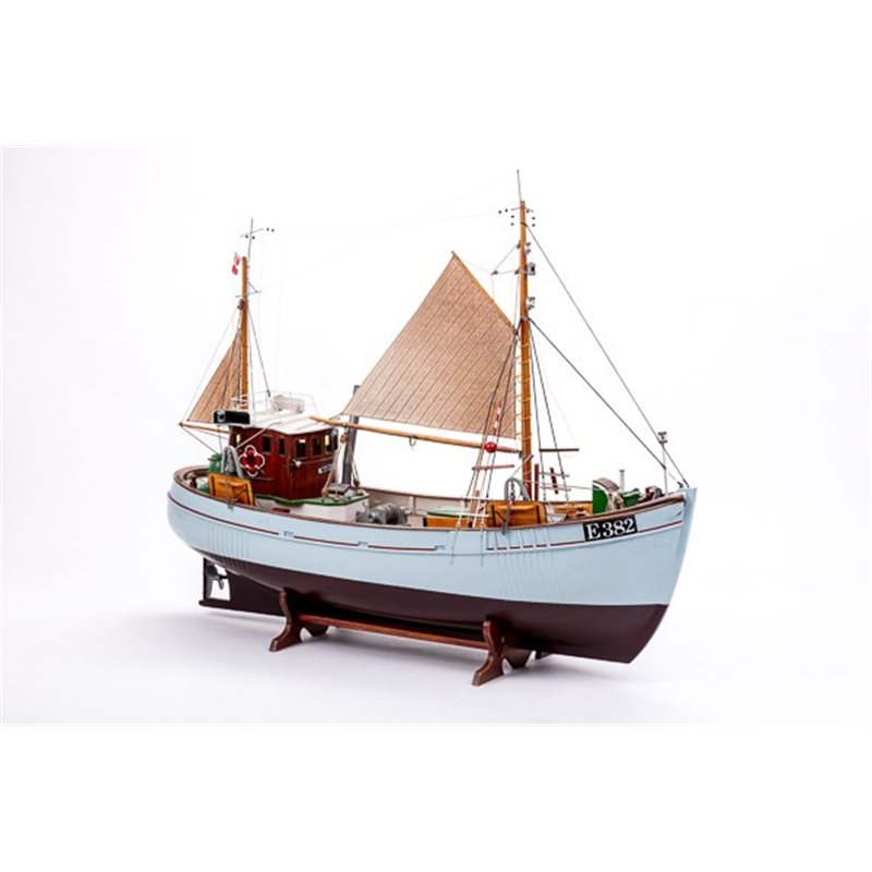 1:33 Mary Ann - wooden hull