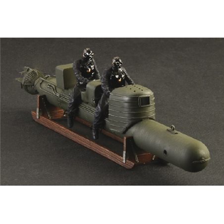 1:35 S.L.C. ''Maiale'' with crew