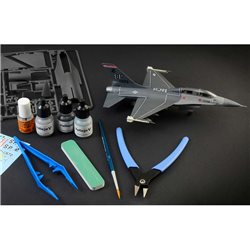 1:72 Complete modeling set F-16 C/D Night Falcon